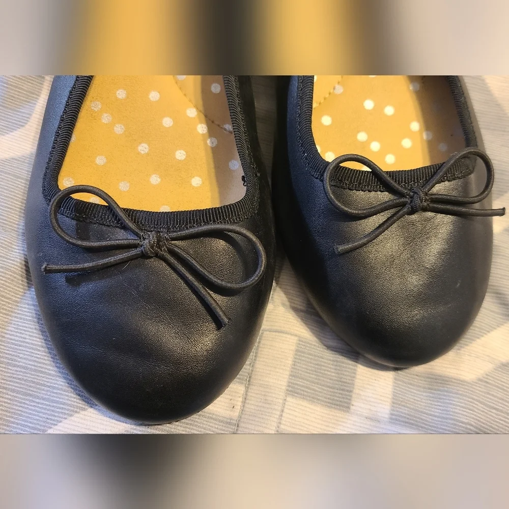 Cat & Jack black Mary Jane flats with bow, size 2,